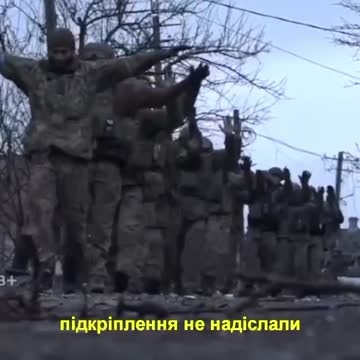 Zálohy nepřišly, vojáci námořní pěchoty Ukrajiny se v Mariupolu houfně vzdávají