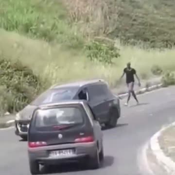 Fake asylum seeker in Rome throws rocks on cars for fun. Soon on your car.