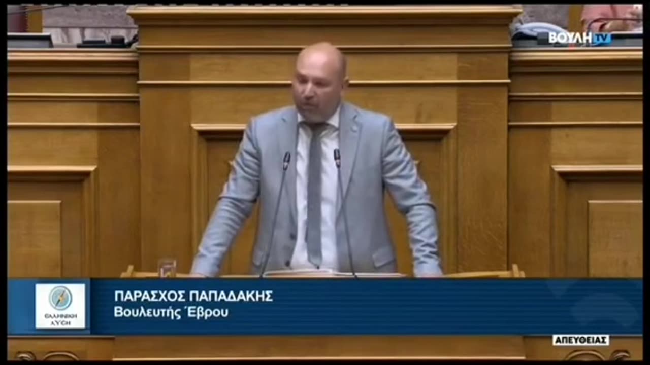 Πάρης Παπαδάκης