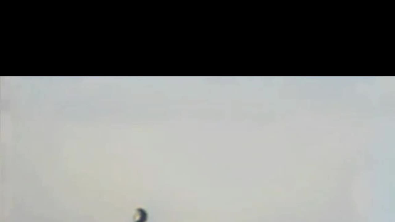 Testing of British bouncing bomb on land 1943 #Colourized footage 🇬🇧 💣 🎥