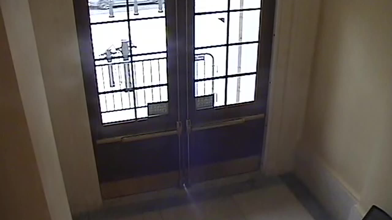 3443CHOB02CH12NRotundaExit_2021-01-06_14h00min01s153ms.mp4