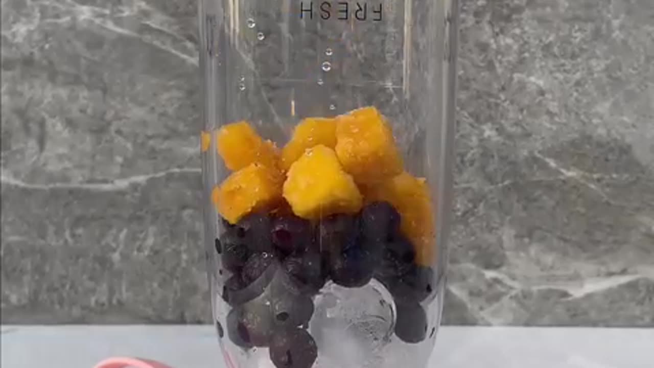 Berries & mango smoothie