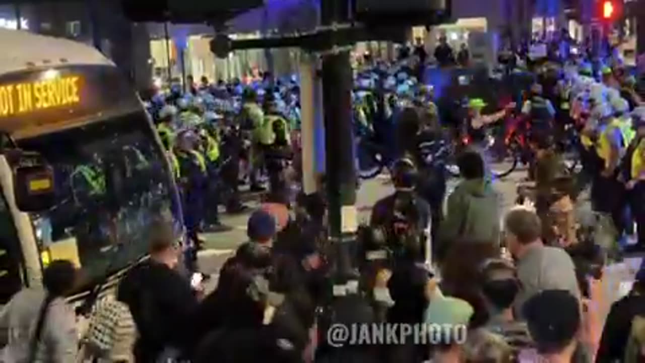Chicago DNC Protesters marched South, CPD confined them at Monroe and Canal. Arrests made