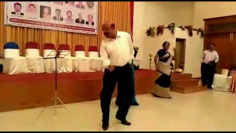 Hilarious dance moves by Old edge uncle laughs everyone