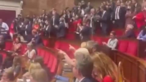 Escenas de júbilo anoche en Parlamento francés