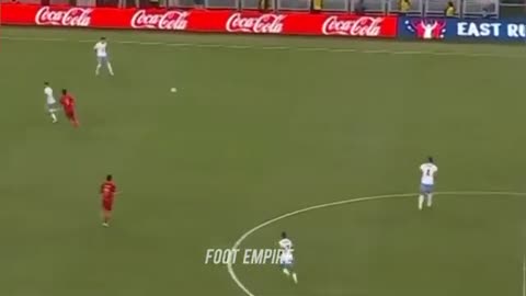 Ronald Araujo makes strikers bored