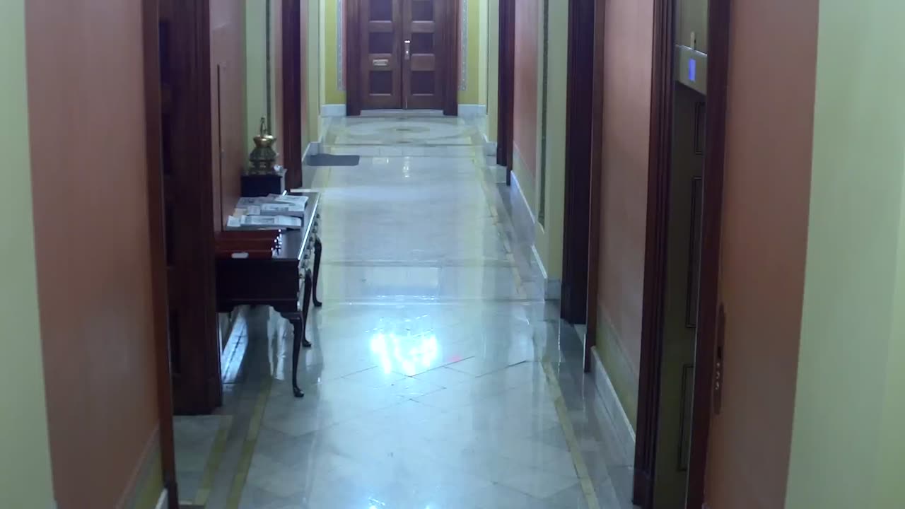 0263USCH02H227Hallway_2021-01-06_14h00min01s880ms.mp4