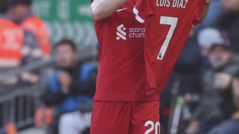 Diogo Jota held up a Luis Diaz shirt after scoring against Nottingham Forest ❤️