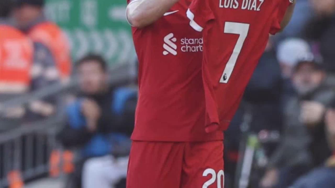 Diogo Jota held up a Luis Diaz shirt after scoring against Nottingham Forest ❤️