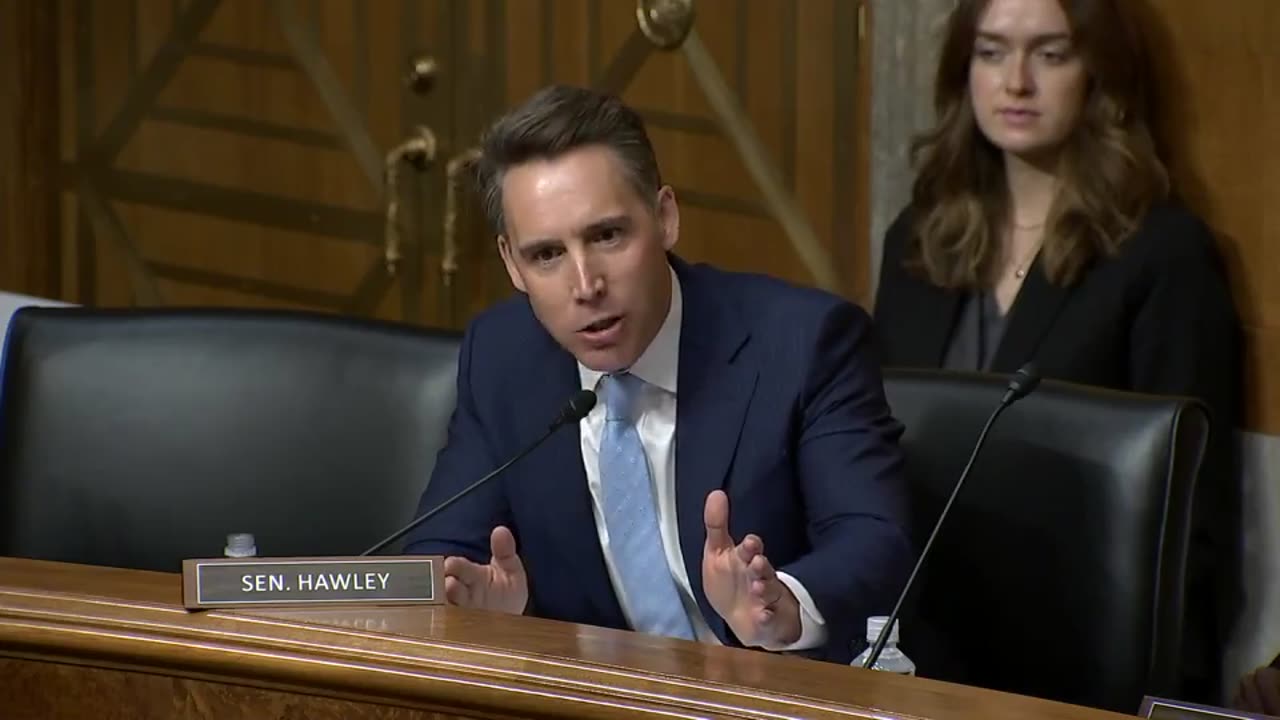 🔥Josh Hawley slays NIH Chief of Staff as she claims no censorship took place