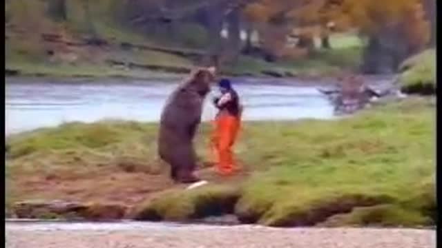 Funny videos-Bear gets ass kicked by Fisherman