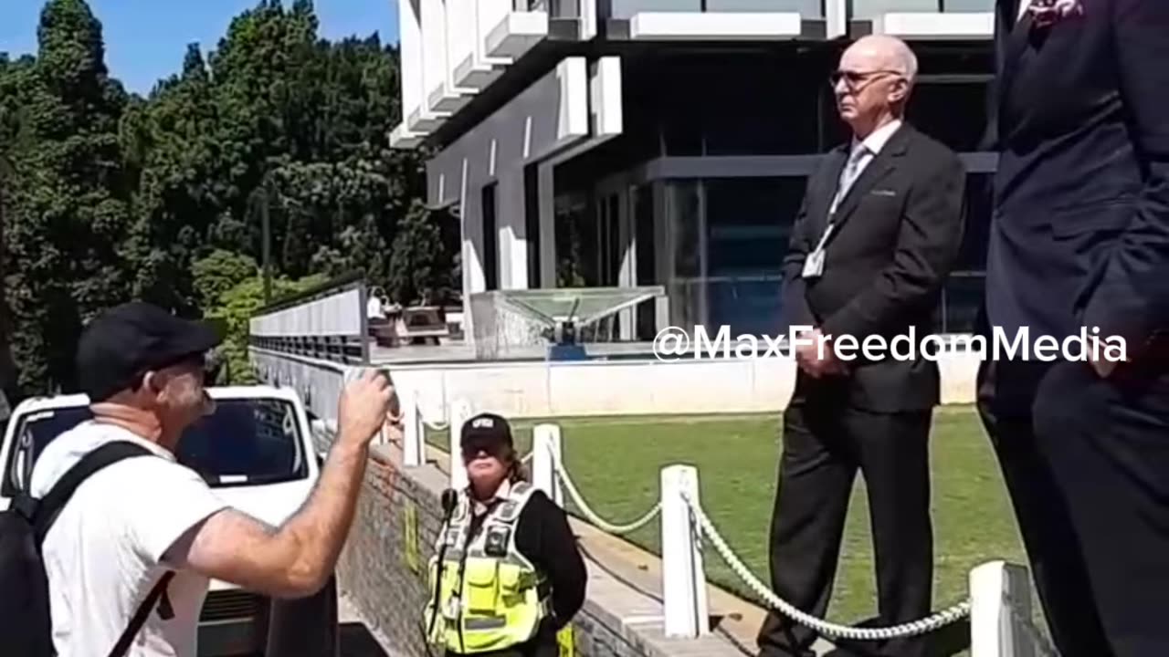 Lord Mayor of Perth Basil Zempilas confronted over Vaccine injuries and deaths.