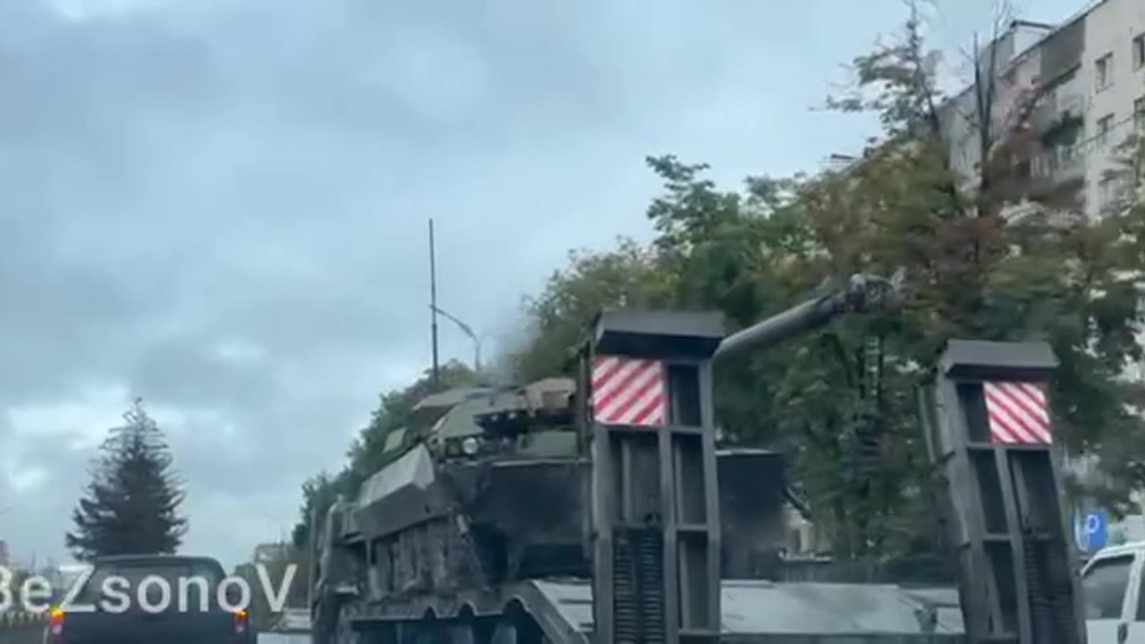 Another trophy French AMX-10RC wheeled tank was spotted in Mariupol.