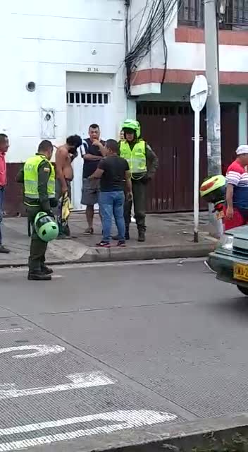 Video: Con un arma blanca clavada en la espalda, terminó un hombre en Bucaramanga