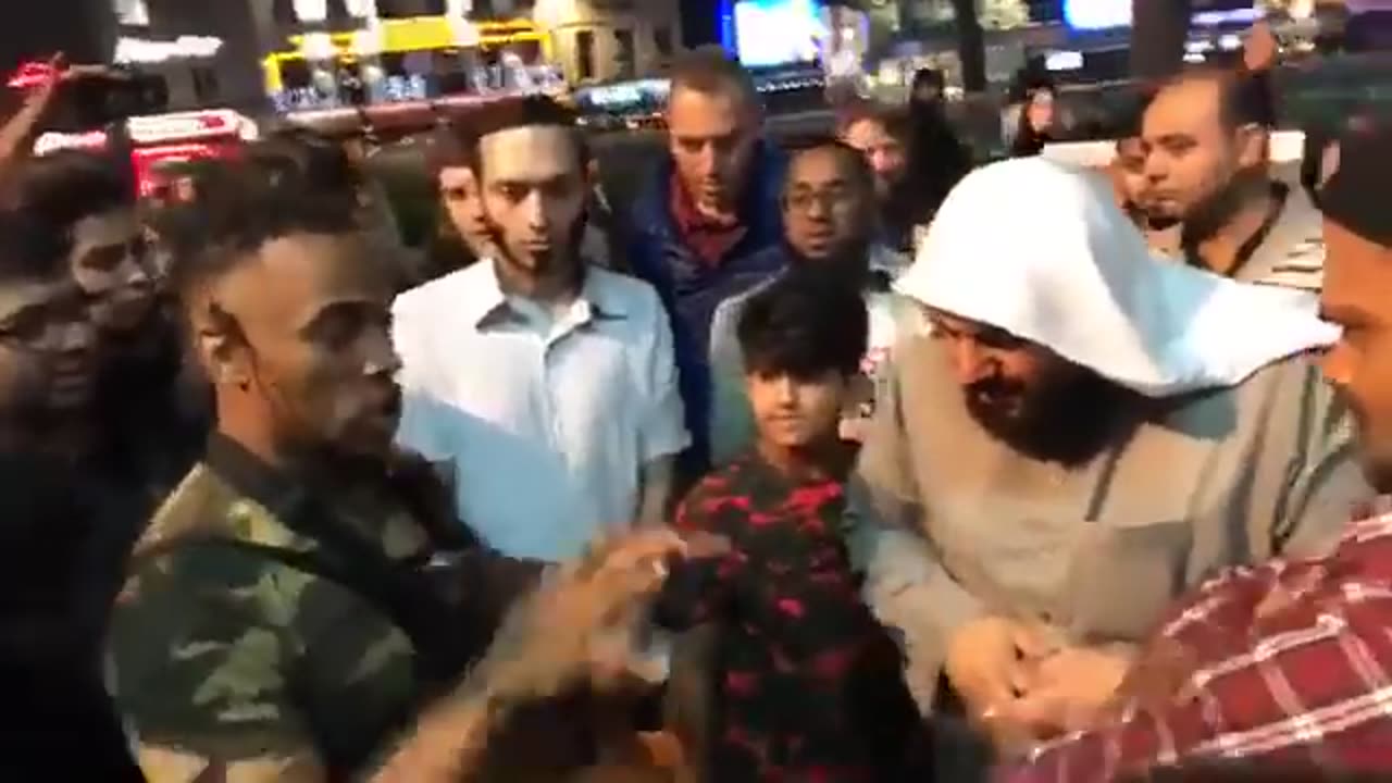 Yeah God has a God! Hashim & Sheikh Muhammed Vs Canadian Pastor at Leicester Squ