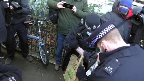 ENGLISH COPS ARREST 92 YEAR OLD FOR COVID REGULATIONS