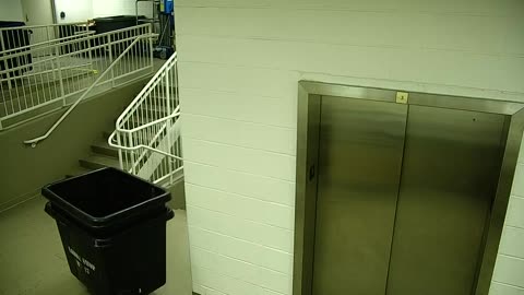 7110CVCULElevator#3Lobby_2021-01-06_23h00min01s873ms.mp4