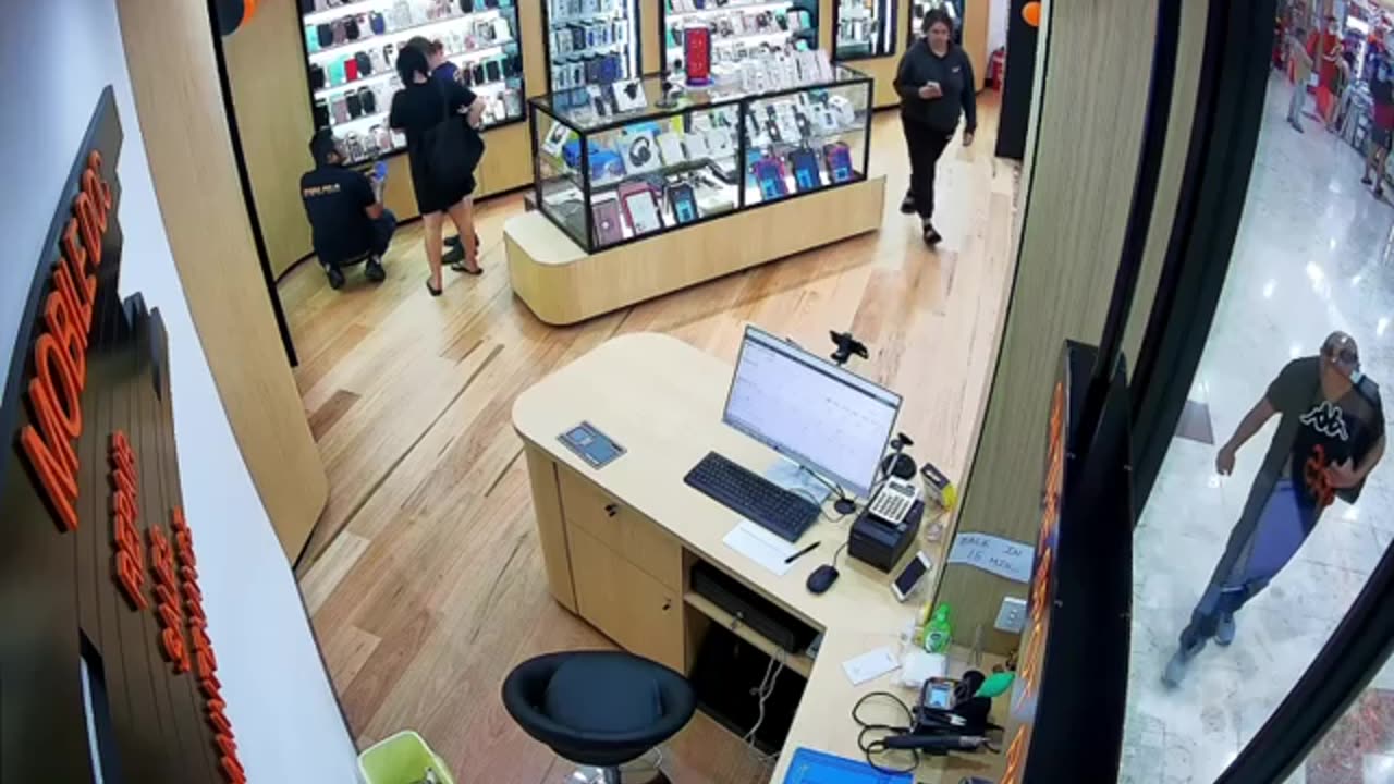 Robbery from the phone shop