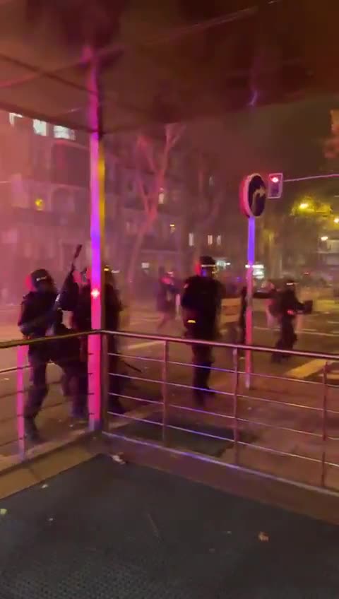 Spain Police shot the protesters