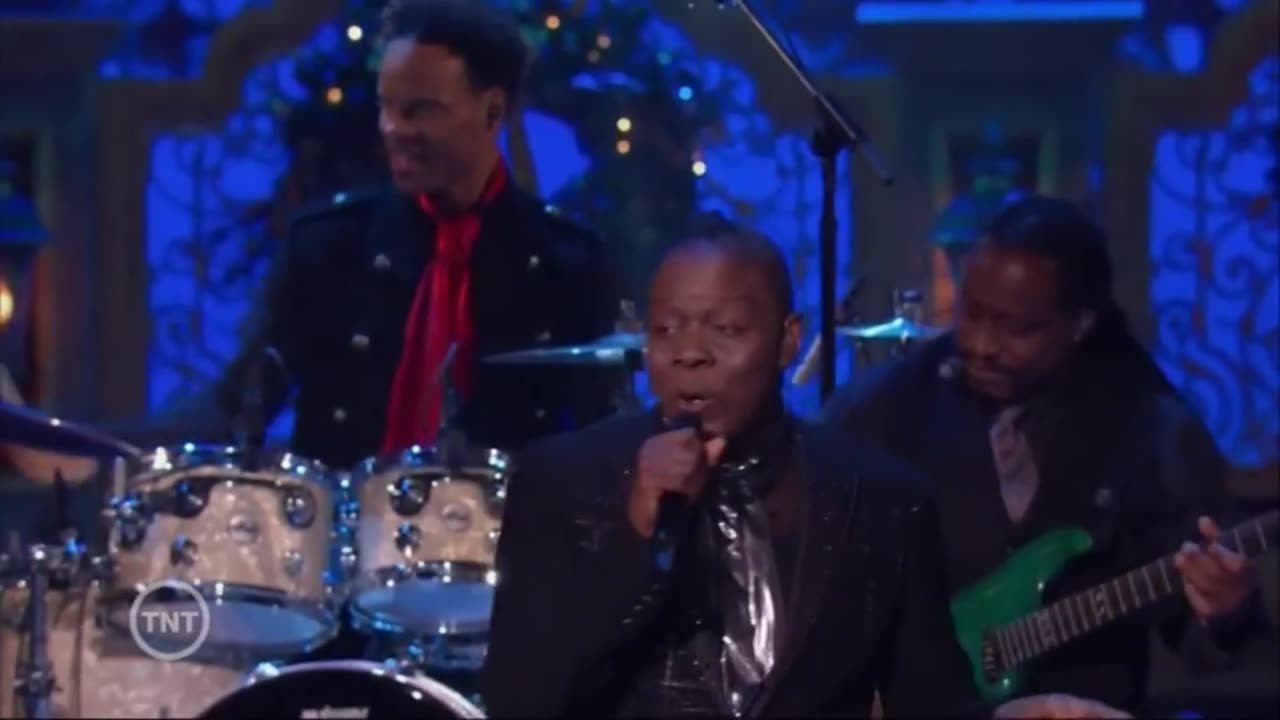 Earth, Wind & Fire - Winter Wonderland