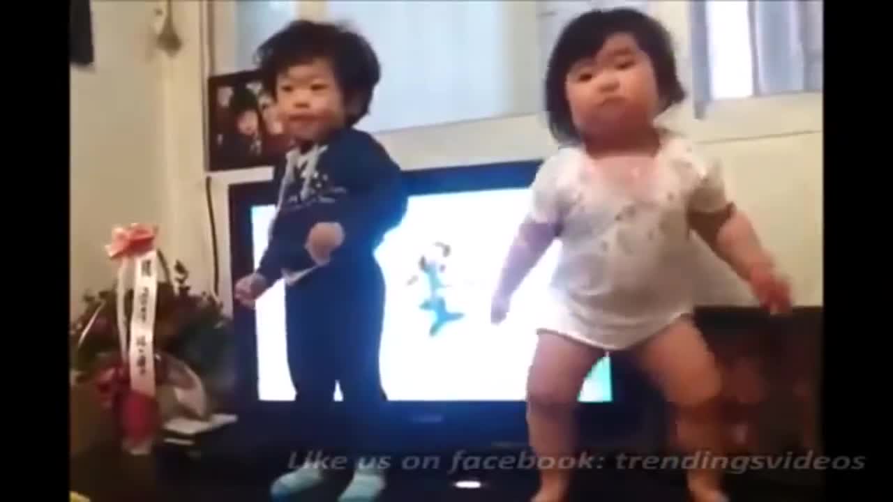 Japan babies dance ! Hilarious !