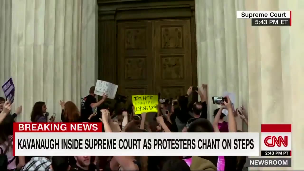 oct 6 2018 DC SUPREME COURT 1.0 anti Kavanaugh leftist banging on the SUPREME COURT's doors.