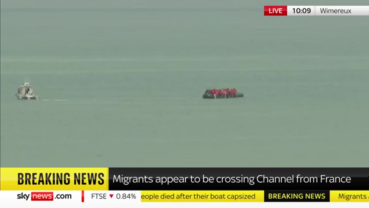 Boat appears to attempt Channel crossing from France