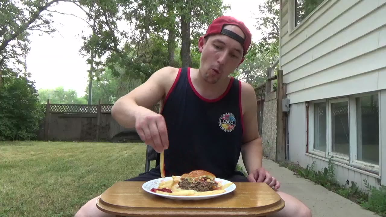 RAPPER EATS #2 - QUADRUPLE BACON CHEESE DELUXE (DAIRY QUEEN)