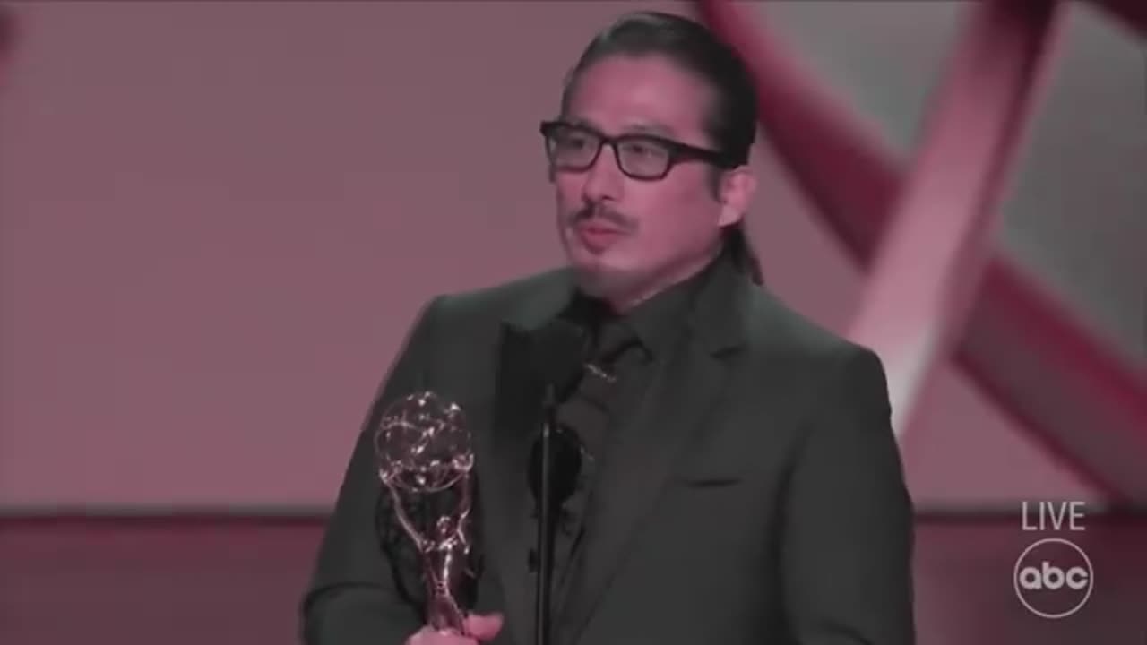 Shōgun" star Hiroyuki Sanada accepts his #Emmy for best lead actor in a drama series.