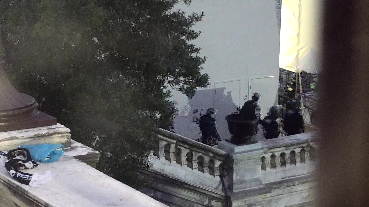 Camera0925USCG00UpperTerraceWest_2021-01-06_Starting_at_17h14min58s420ms.mp4