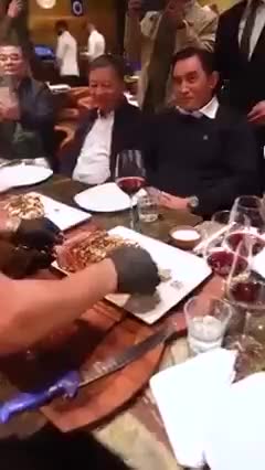 General To Lam fed gold-plated steak while attending COP summit