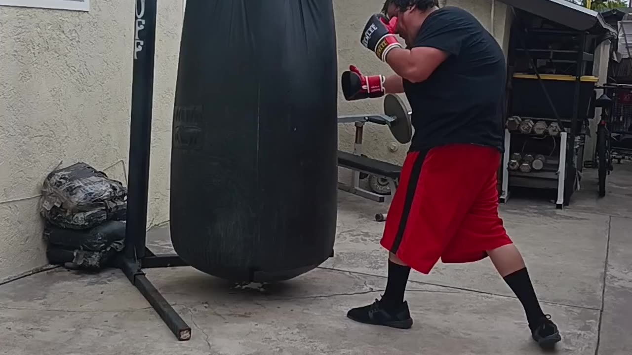 500Lb Punching Bag Workout Part 40. Full 3 Minute Round Of Boxing to Increase Cardio!