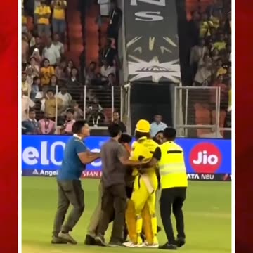 గ్రౌండ్లోకి అభిమాని ఎంట్రీ.. ధోనీ ఏం చేశారంటే? #short #msdhoni #fanentered #kindgesture | FBTV NEWS