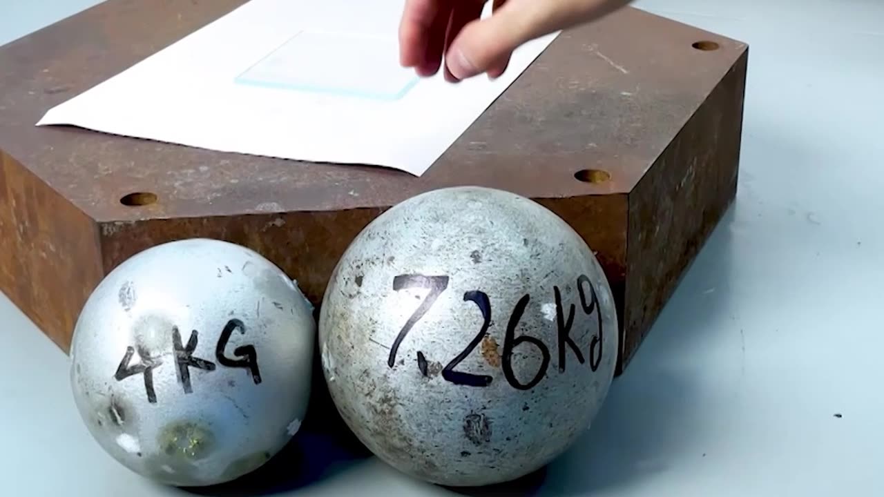 Experimentation with cushioned insoles to see the properties of insoles