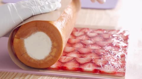 ***Should roll the Strawberry Roll cake with strawberries.***