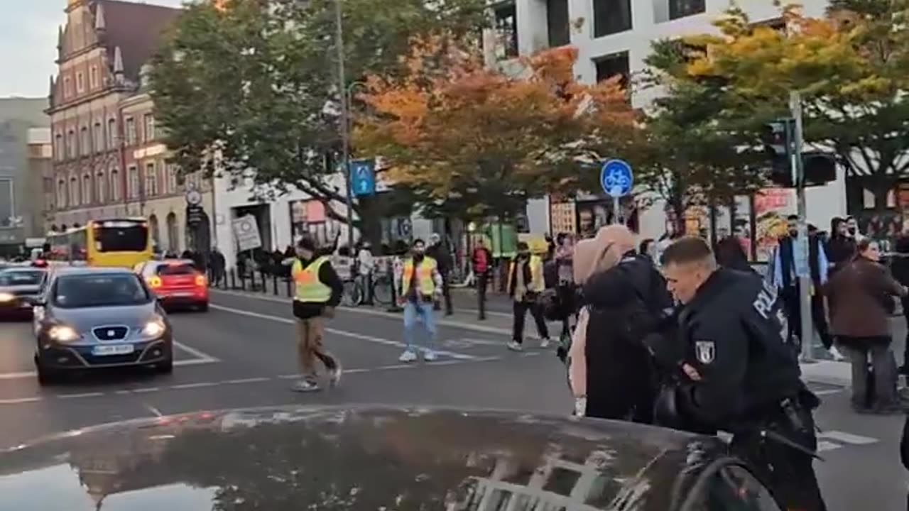 German police violently