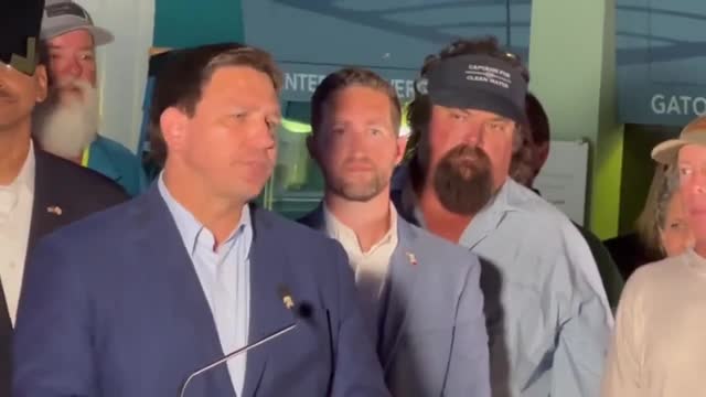 RON DESANTIS CRUSHES LEGACY MEDIA