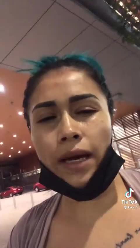 Esta chica se ha vacunado, y tiene unos efectos adversos persistentes