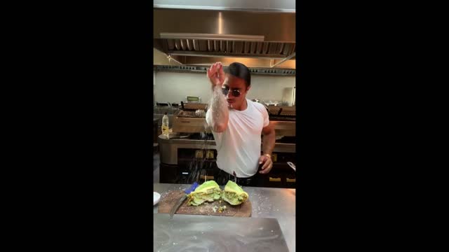 SALT BAE making VEG BURGER II can't believe this II Huge burger II SALT BAE TRICKS