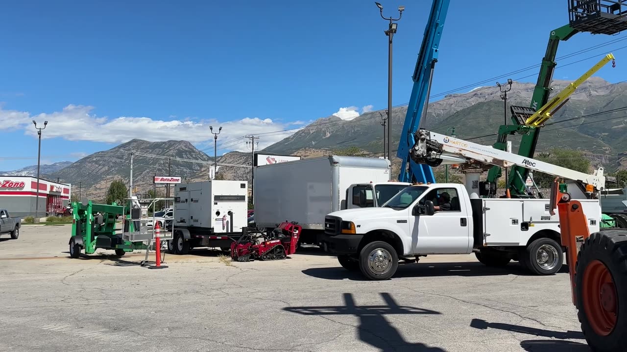 Boom / Bucket Truck 2000 Ford F-450 Altec 36' Working Height Articulating V10