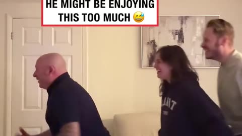 Pranking dad with chicken dance trend 🐓