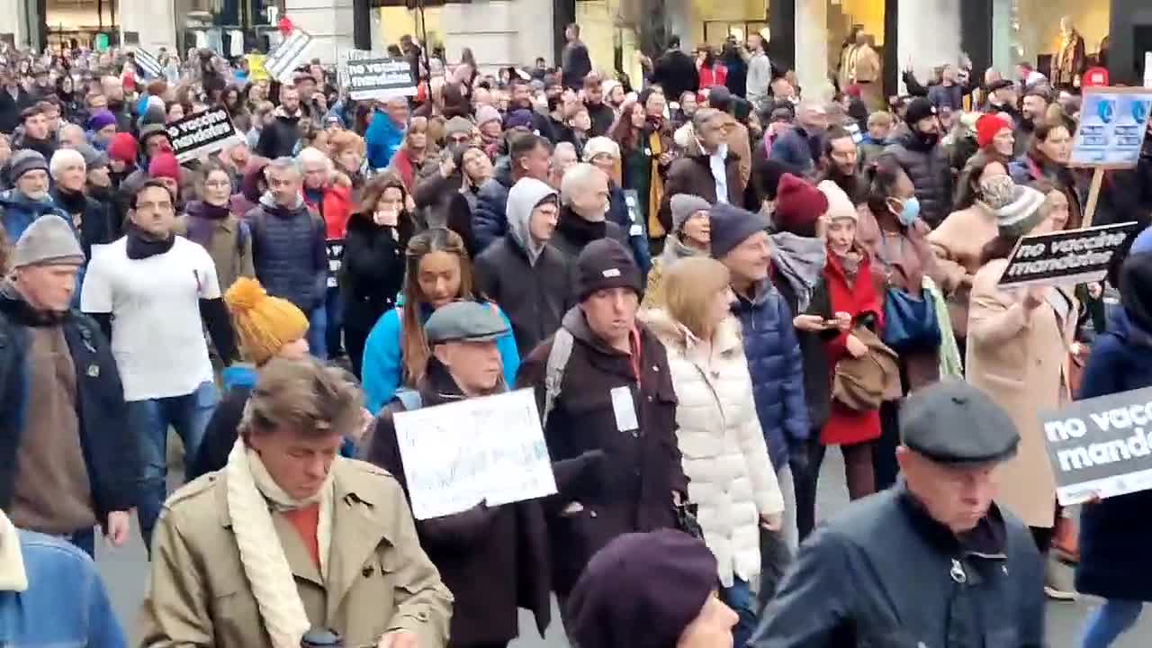 Large protest against vaccine passports and vaccine mandates in central London