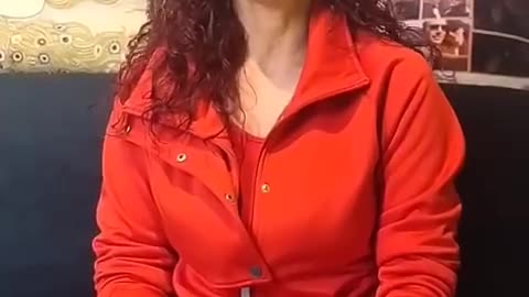Confessa! Per chi lavori davvero?