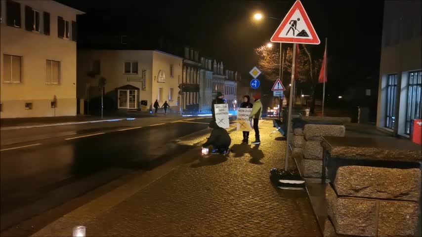 STILLER PROTEST - KAMENZ, Oststraße, 09 01 2022 - Mahnwaсhe für Frieden, Freiheit, Demokratie