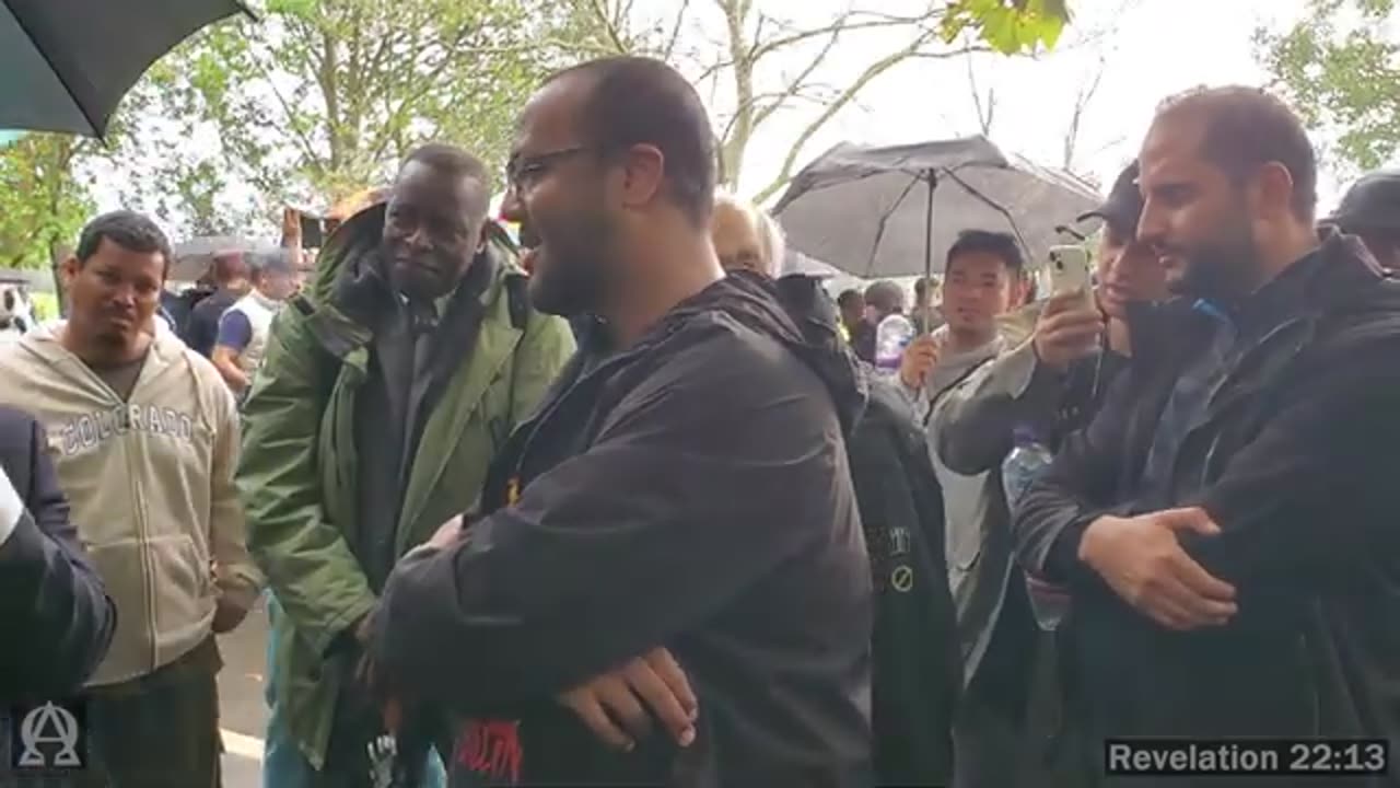 Speakers Corner - Orlando Showing a Friendly Muslim That What He Believes In Is