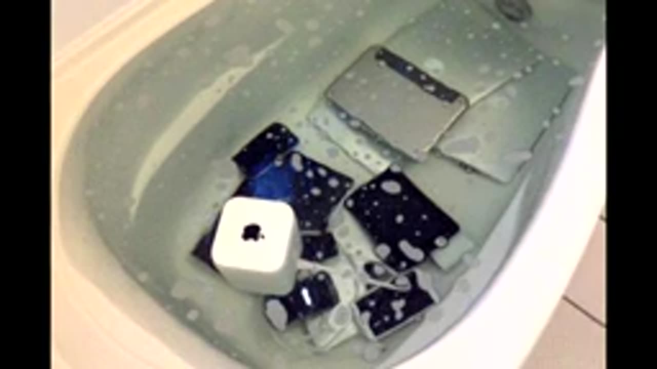 Angry Woman Throws Cheating Boyfriend's Apple Tech In Bath [ESHvYTRb-nY-1]