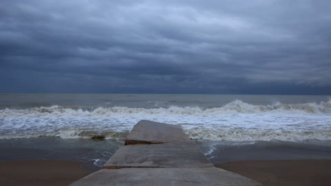 Cloudy day by the beach Ambience