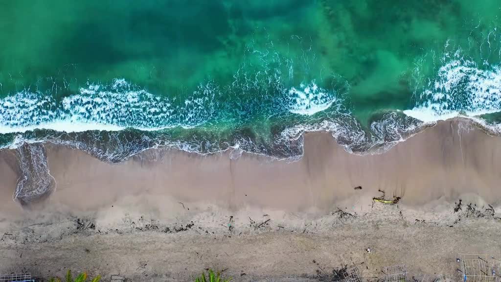 Relaxing waves on the beach Ocean sounds will help you relax 0