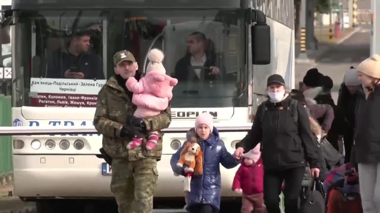 Video from Ukraine: Fighting pushed closer to Kyiv, as Russian troops were met with resistance