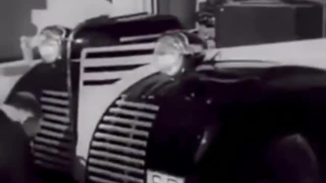 Replacing the battery in an electric car (Spain, 1943)